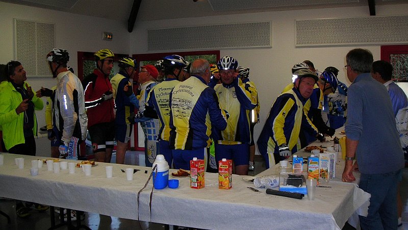 2011-09-25 02 Un p tit cafe avant de partir.JPG